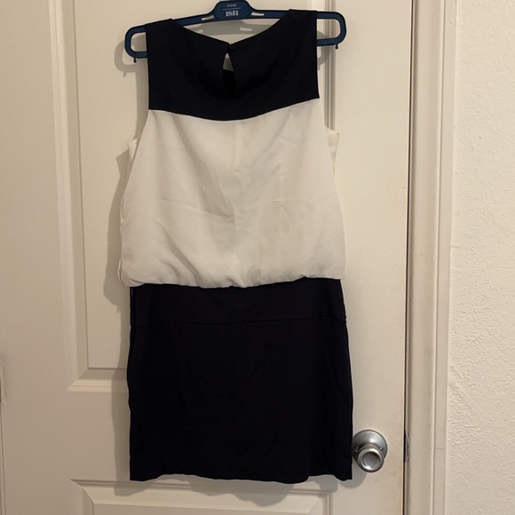 Loft. Size 0color navy and white - Picture 5 of 8